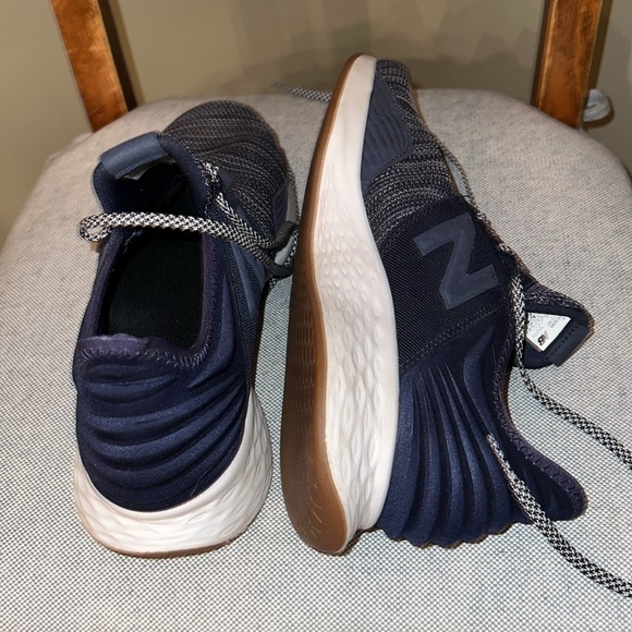 New Balance sneakers (barely worn) - size 10 men’s - Picture 2 of 5